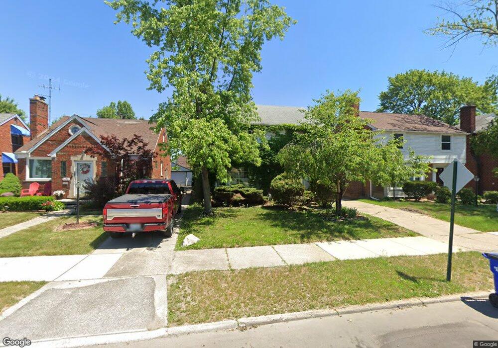 5662 Hillcrest St, Grosse Pointe, MI 48236 - photo 1