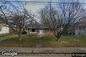 615 11th St, Charleston, IL 61920