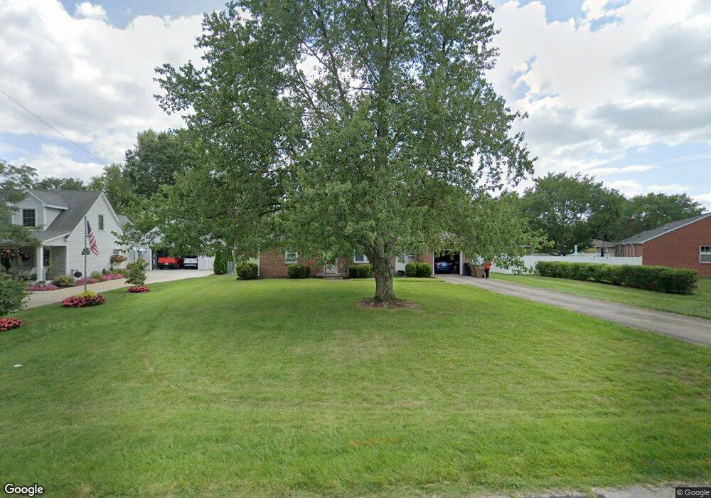 1427 Mccullough Ln, Columbus, IN 47203 - photo 1