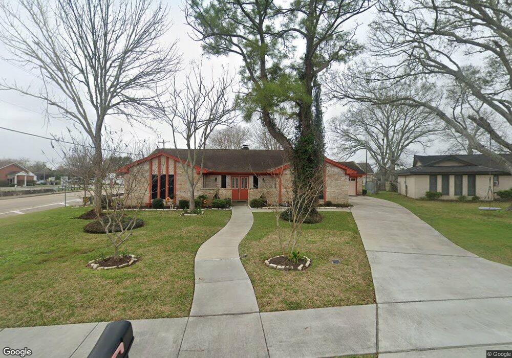 1926 Tracy Lynn Ln, Alvin, TX 77511 - photo 1