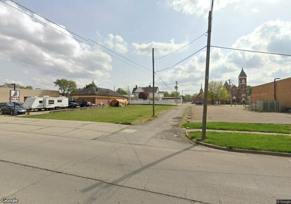 311 Broadway St, Lincoln, IL 62656 - photo 1