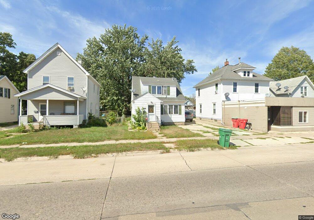 1004 W Oakland Ave, Austin, MN 55912 - photo 1