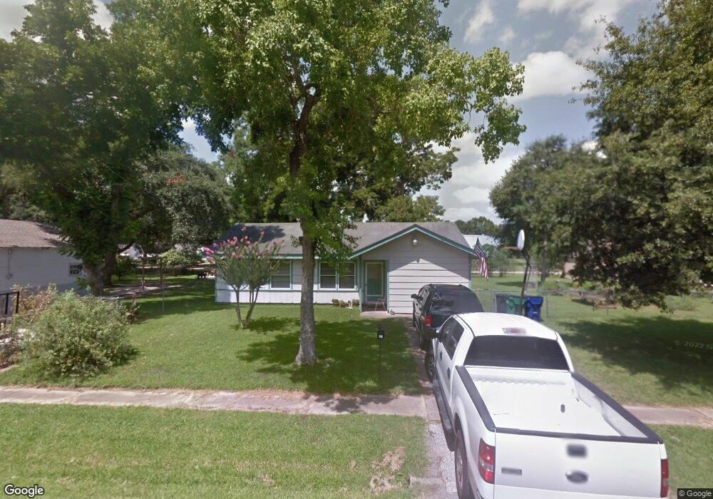 411 Pin Oak St, Alvin, TX 77511 - photo 1