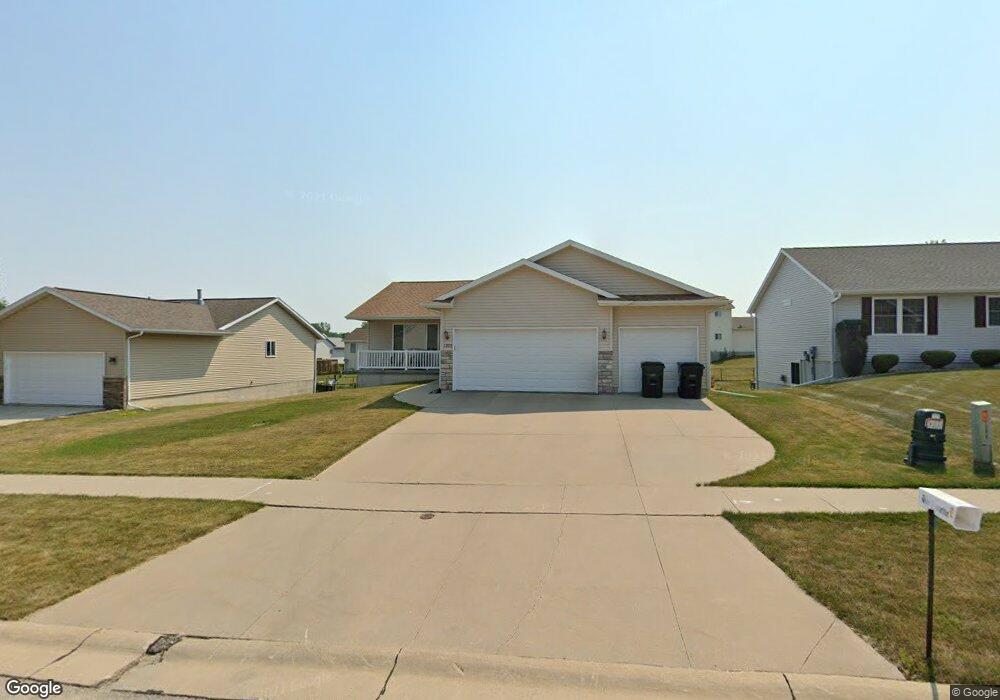 1209 Koudsi Blvd NW, Cedar Rapids, IA 52405 - photo 1