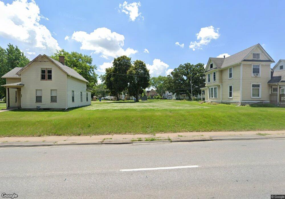 609 W Locust St, Davenport, IA 52803 - photo 1