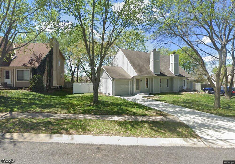 8814 Cottonwood St, Lenexa, KS 66215 - photo 1