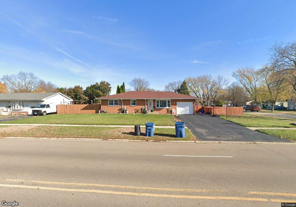 605 N Edgelawn Dr, Aurora, IL 60506 - photo 1