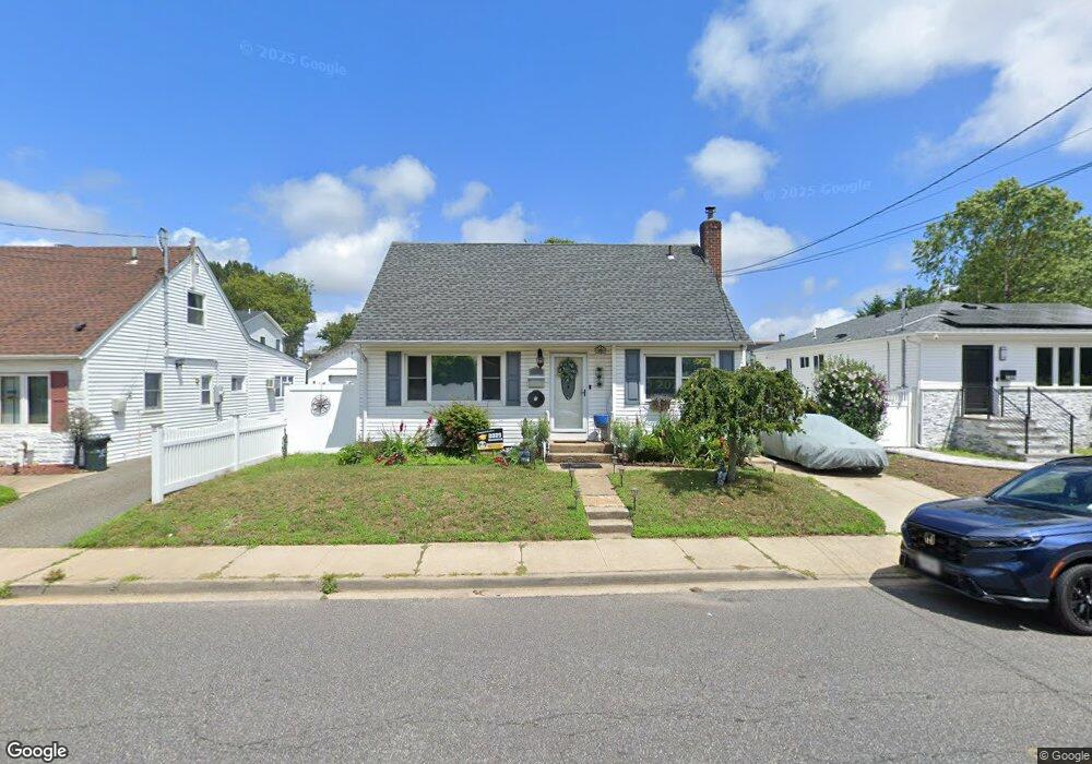 1831 Meadowbrook Rd, Merrick, NY 11566 - photo 1