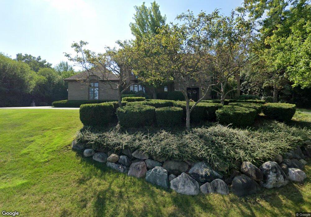 2943 Heather Ct, Bloomfield Hills, MI 48302 - photo 1