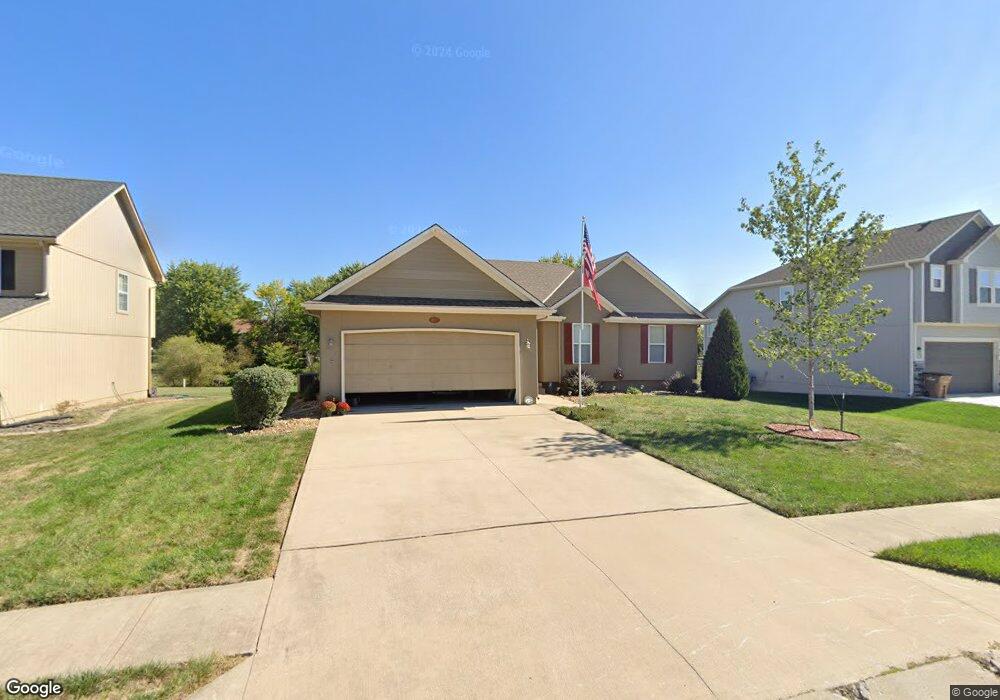 813 Cindy Ln, Raymore, MO 64083 - photo 1