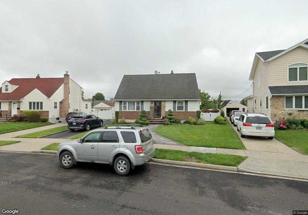 62 Daley St, New Hyde Park, NY 11040 - photo 1