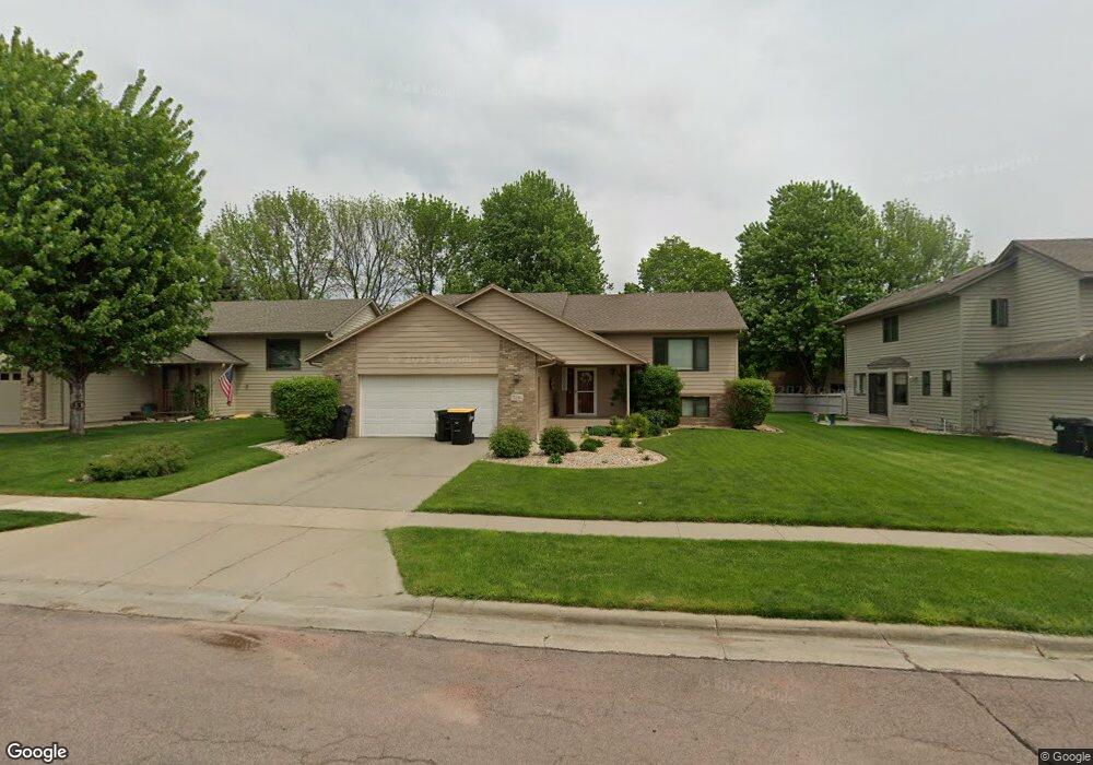 5216 E Blueridge Dr, Sioux Falls, SD 57110 - photo 1