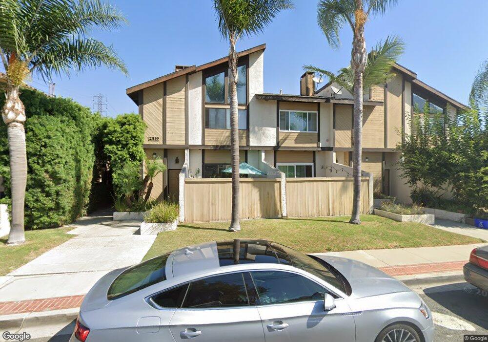 2519 Carnegie Ln unit D, Redondo Beach, CA 90278 - photo 1