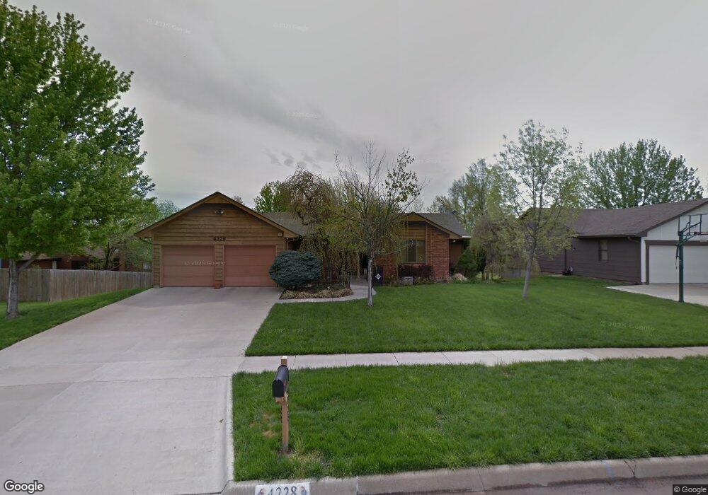4228 SE Oakview Ln, Topeka, KS 66609 - photo 1