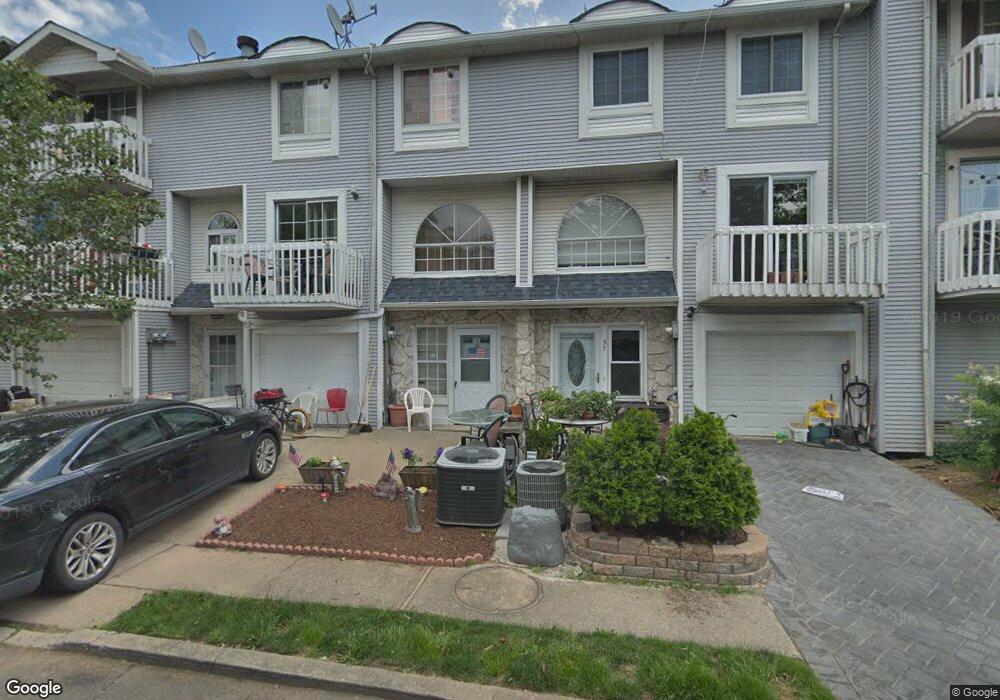 39A Country Dr E unit 77, Staten Island, NY 10314 - photo 1