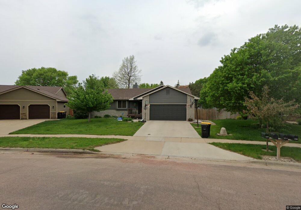 2405 S Avondale Ave, Sioux Falls, SD 57110 - photo 1