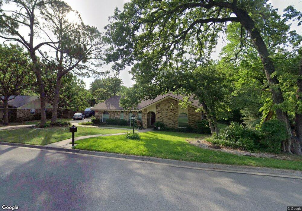 912 Circle Ln, Bedford, TX 76022 - photo 1