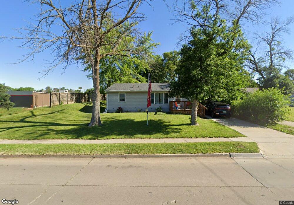 1424 E Watrous Ave, Des Moines, IA 50320 - photo 1