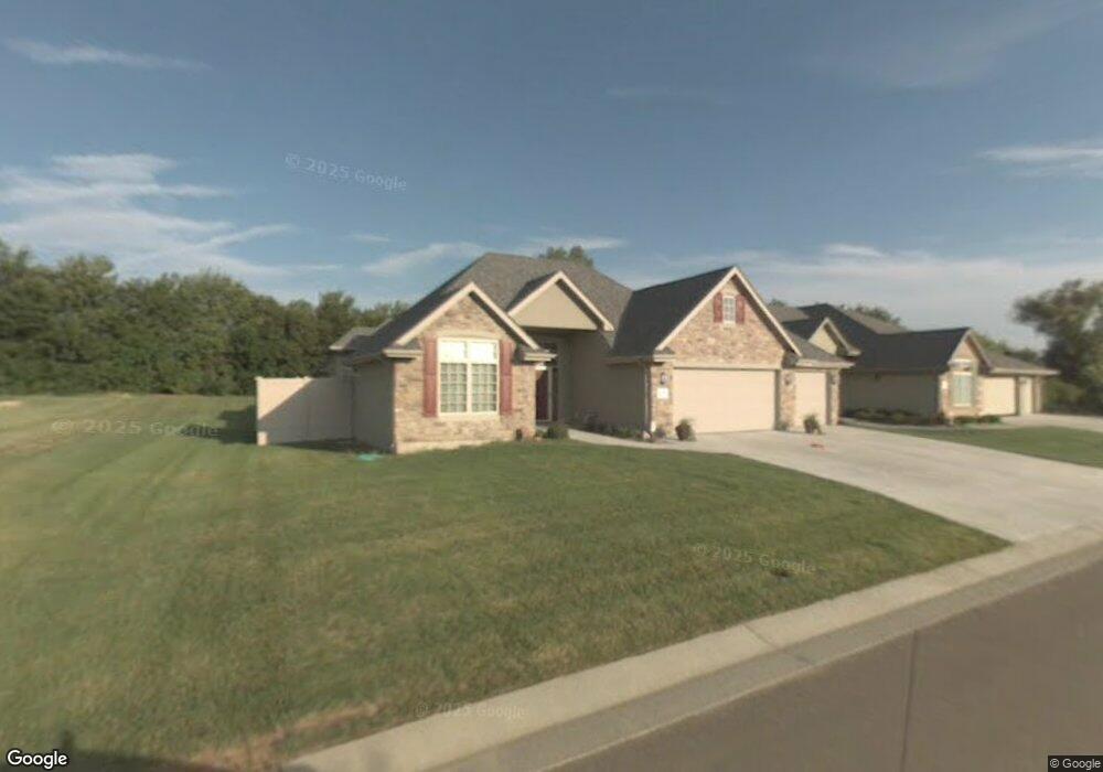2227 SW Lowell Ln, Topeka, KS 66614 - photo 1