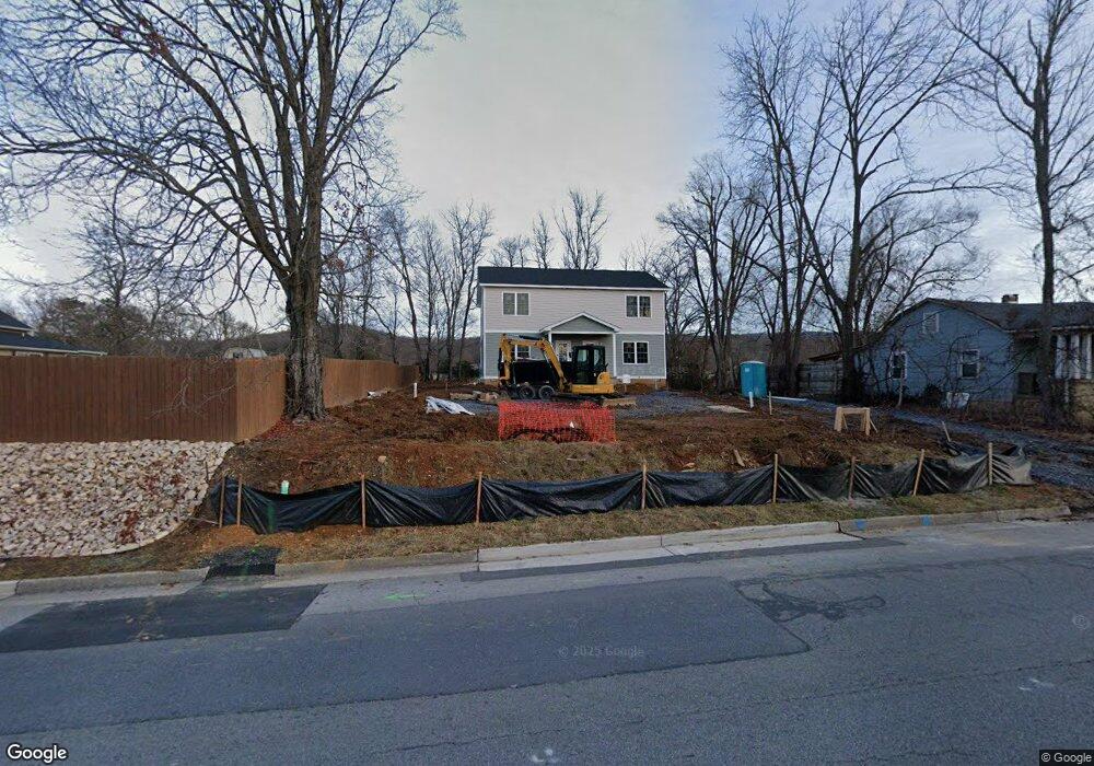 1718 N Delphine Ave, Waynesboro, VA 22980 - photo 1