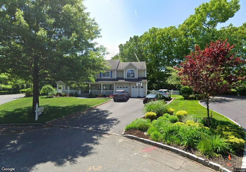 5 Pine St, ComMacK, NY 11725 - photo 1