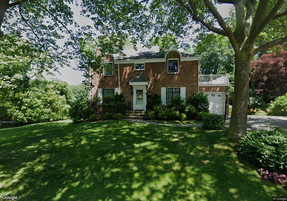 157 Shoreview Rd, Manhasset, NY 11030 - photo 1