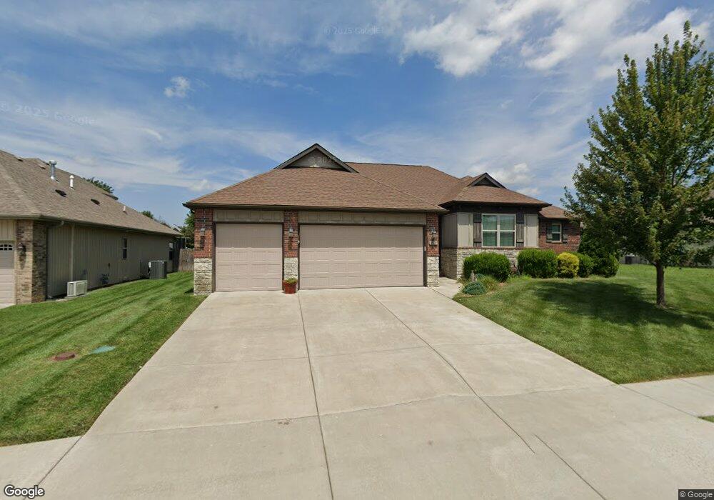 817 E Roubidoux St, Nixa, MO 65714 - photo 1