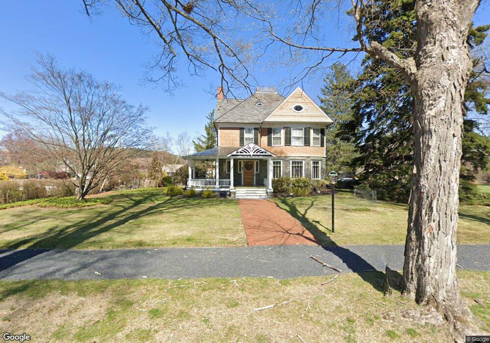 306 E Ann St, Milford, PA 18337 - photo 1