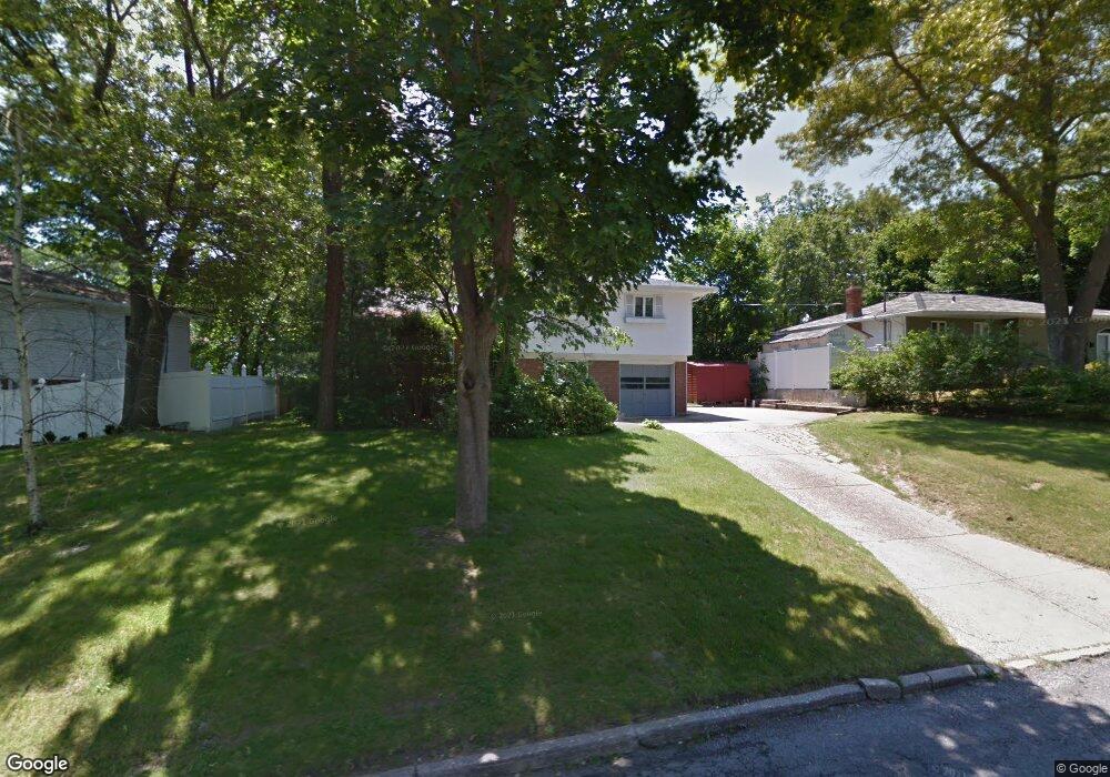 12 Harvard Ln, ComMacK, NY 11725 - photo 1