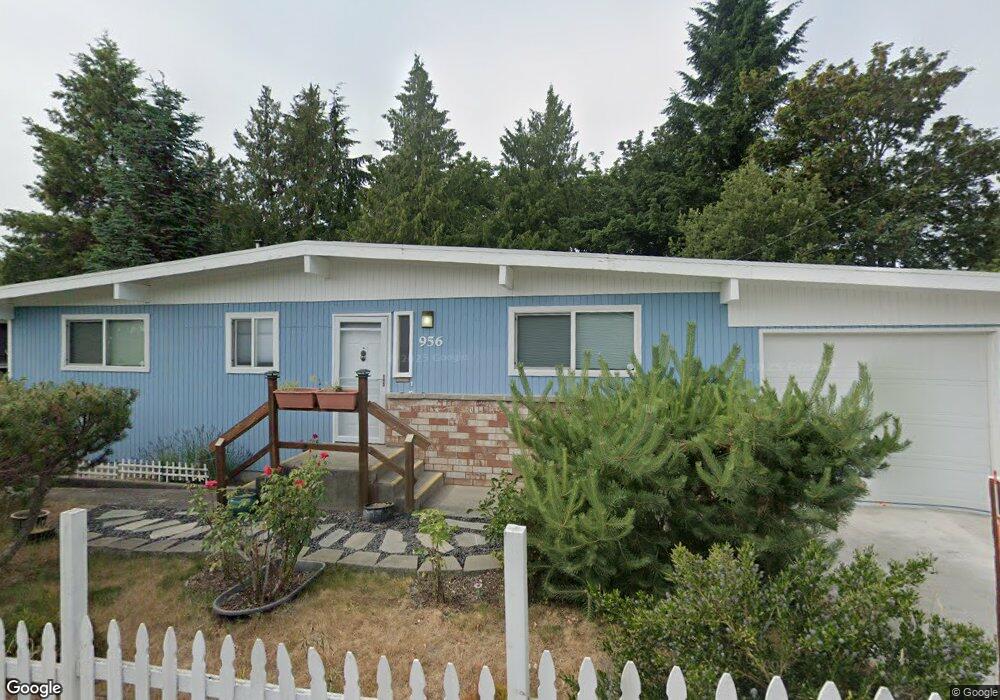 956 Maple St, Edmonds, WA 98020 - photo 1