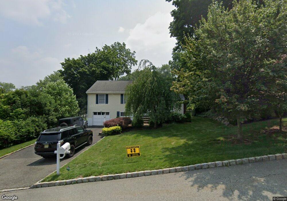 8 Apple Tree Ln, Morris Plains, NJ 07950 - photo 1