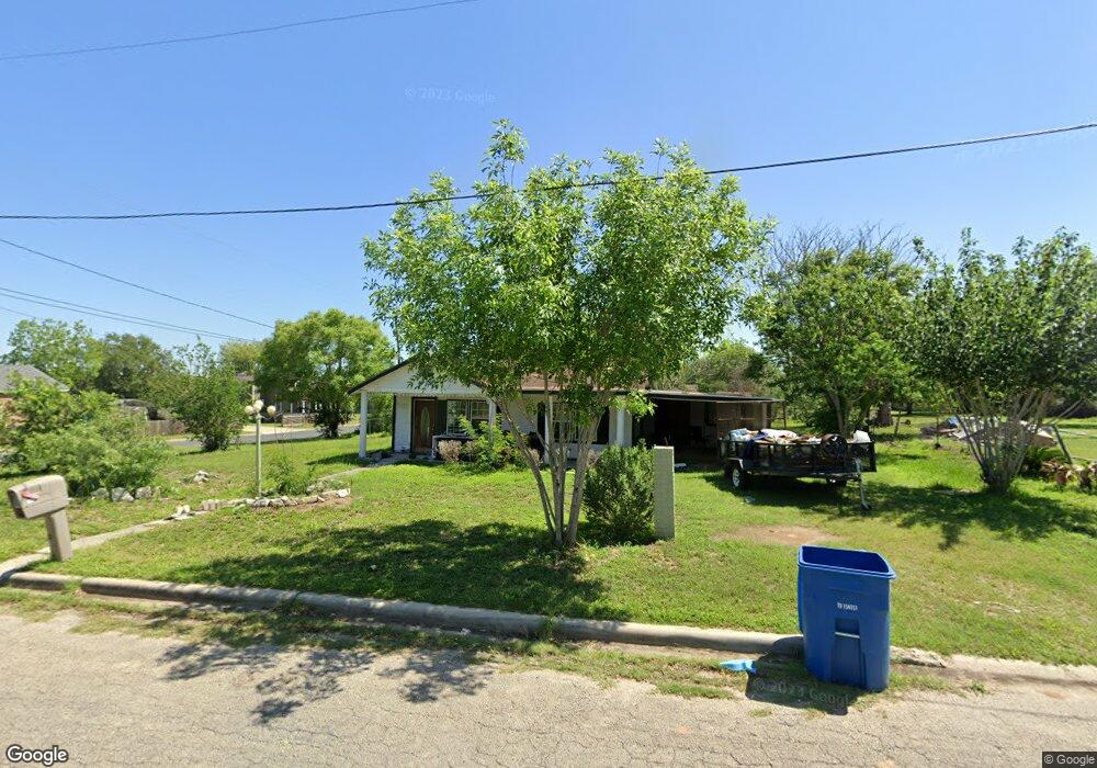410 N Berry St, Beeville, TX 78102 - photo 1