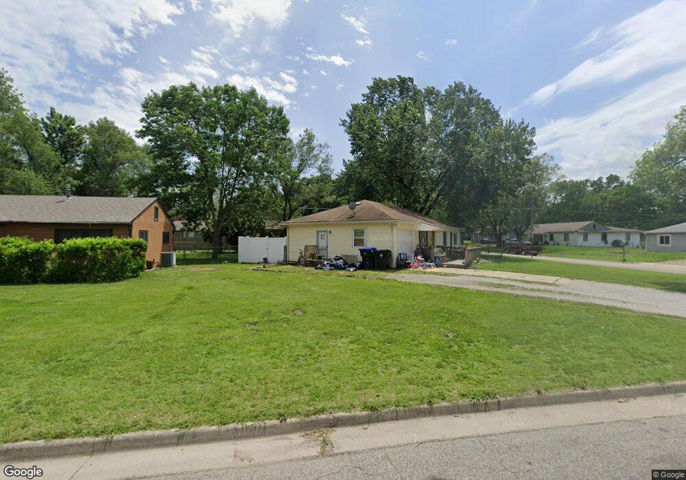 1431 SW Celtic St, Topeka, KS 66611 - photo 1