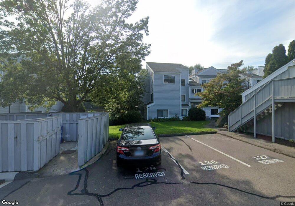 85 Rowayton Woods Dr, Norwalk, CT 06854 - photo 1