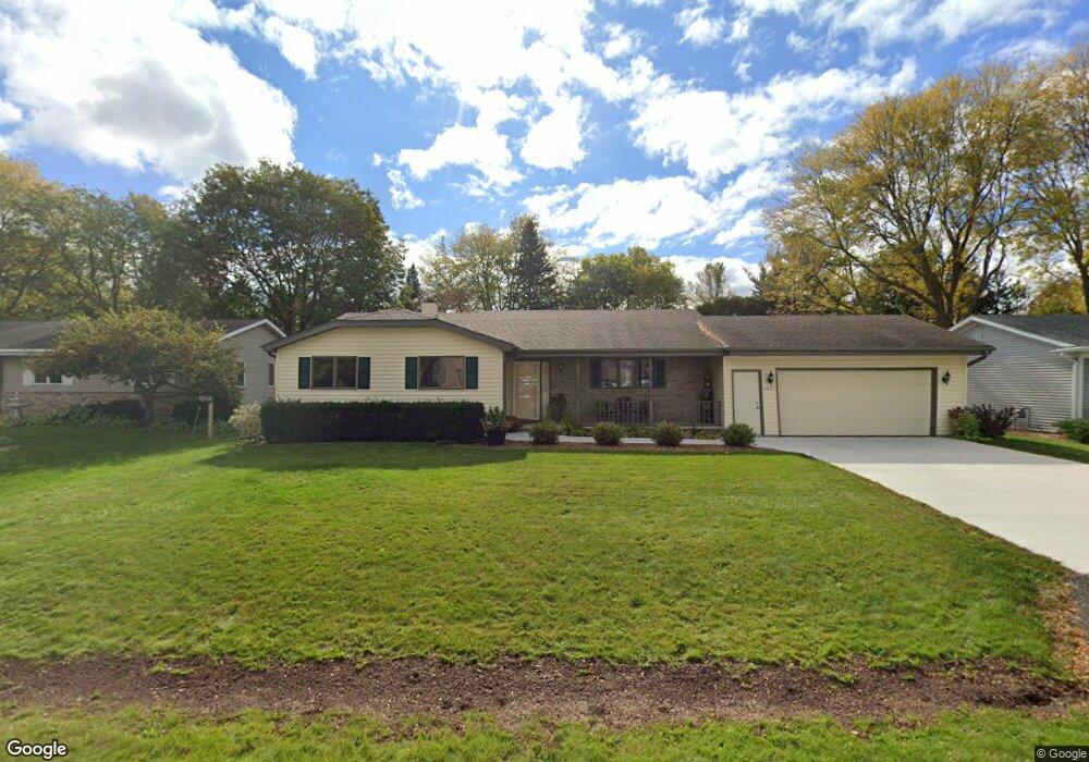 2637 W Sunnyview Cir, Appleton, WI 54914 - photo 1