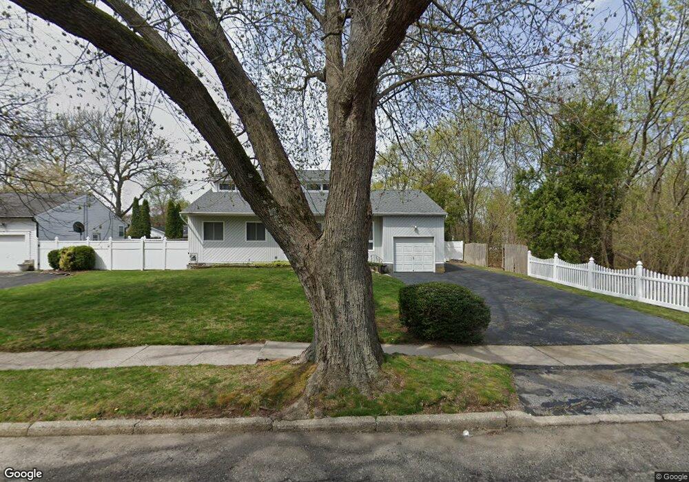 5 Hayrick Ln, ComMacK, NY 11725 - photo 1