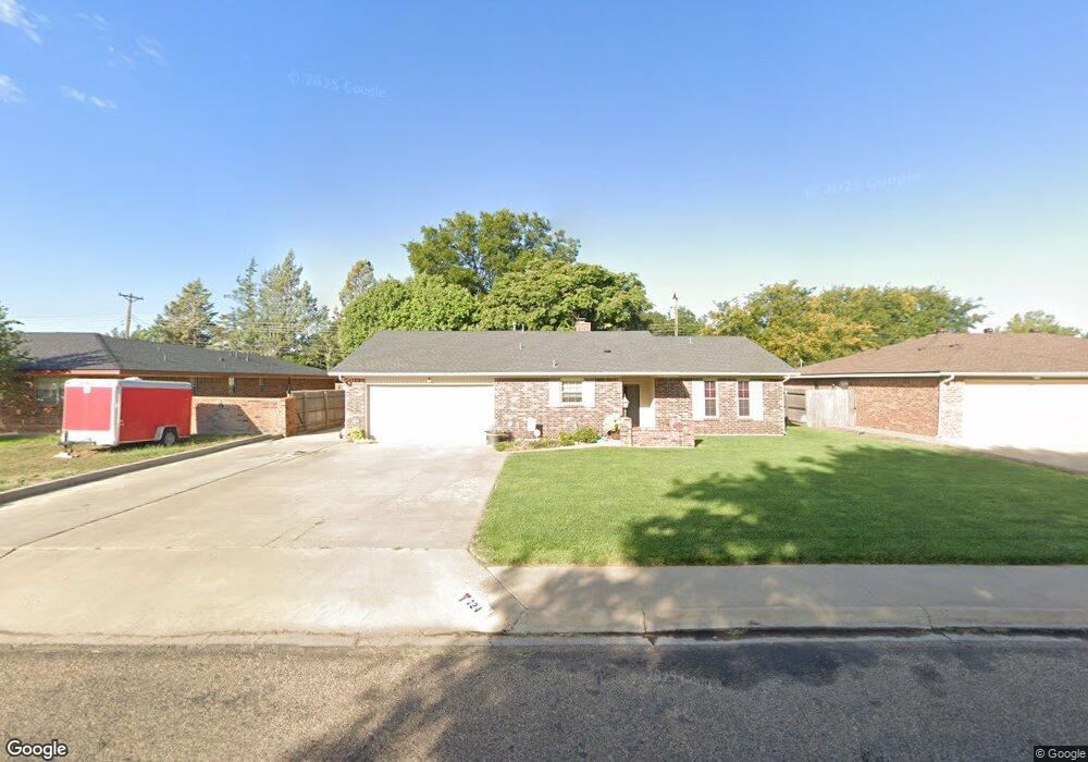 724 Bennett Dr, Dumas, TX 79029 - photo 1