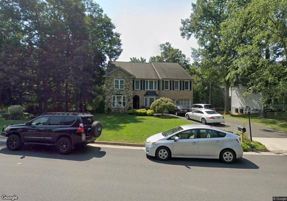 8939 Cross Chase Cir, Lorton, VA 22079 - photo 1