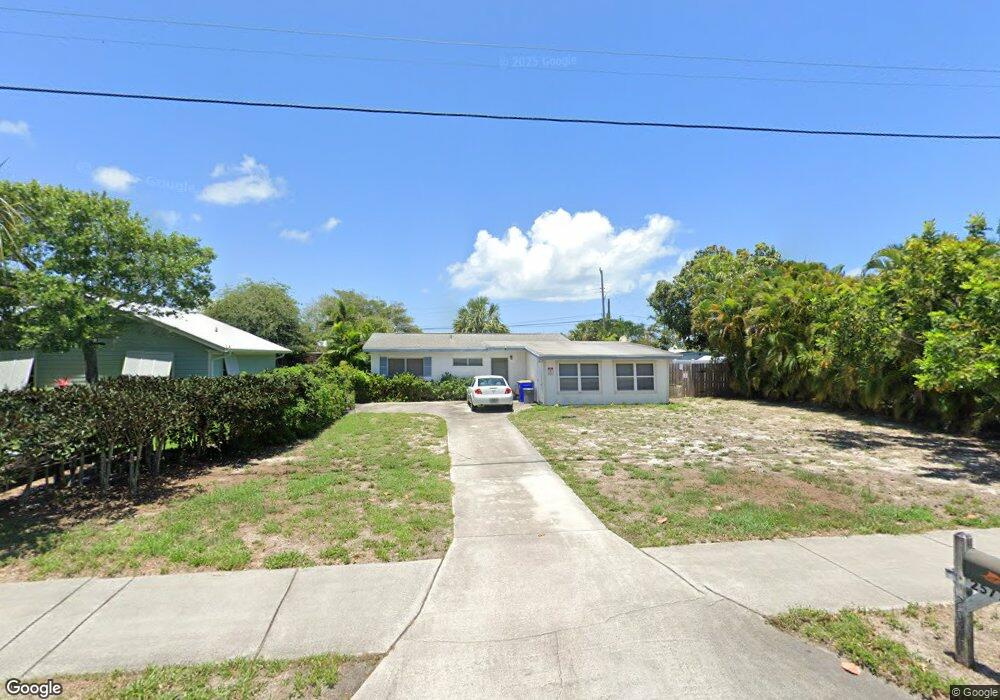 2577 NE Palmer St, Jensen Beach, FL 34957 - photo 1