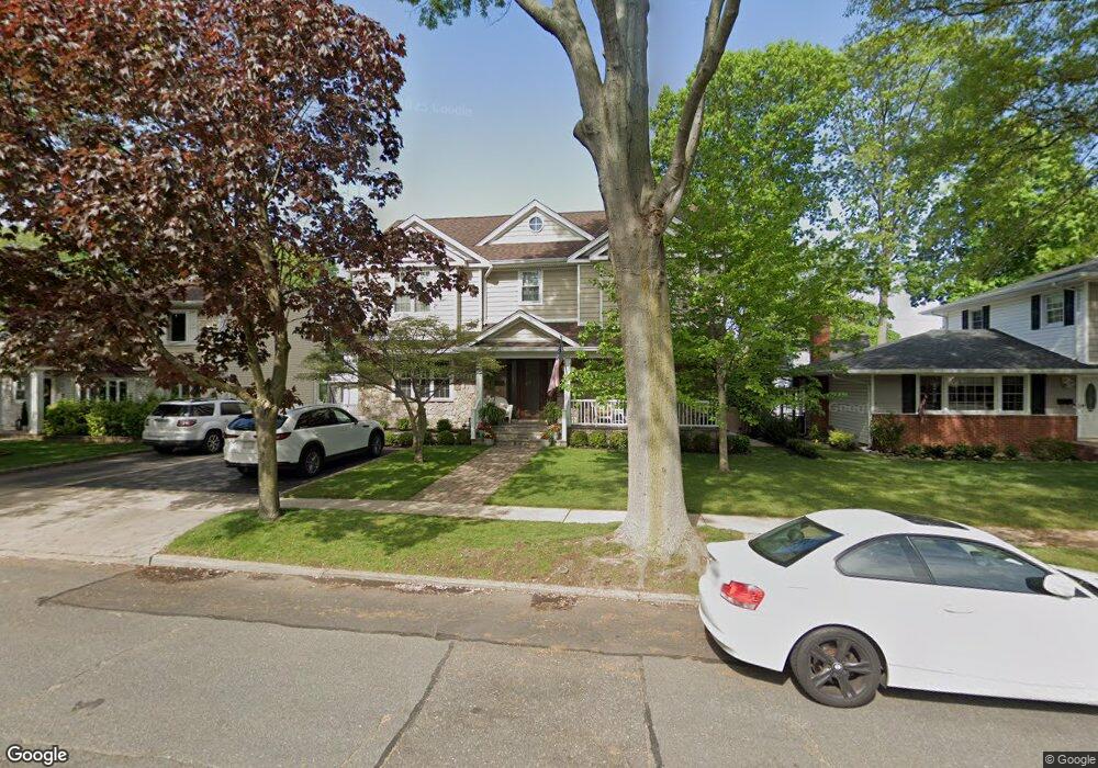 8 Plattsdale Rd, Garden City, NY 11530 - photo 1