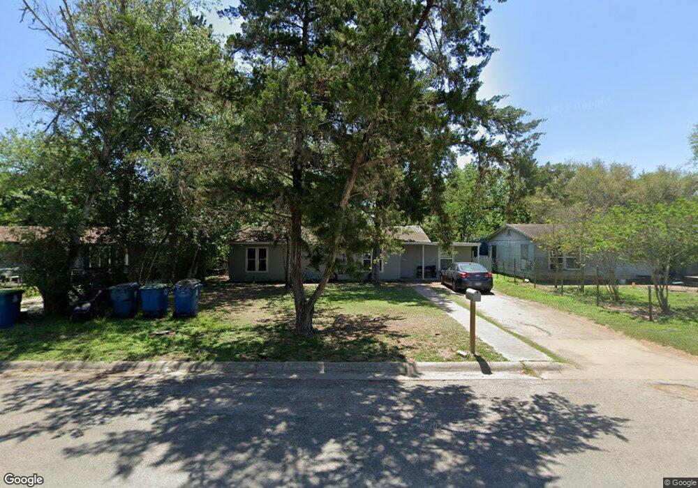 1004 E Huntington St, Beeville, TX 78102 - photo 1