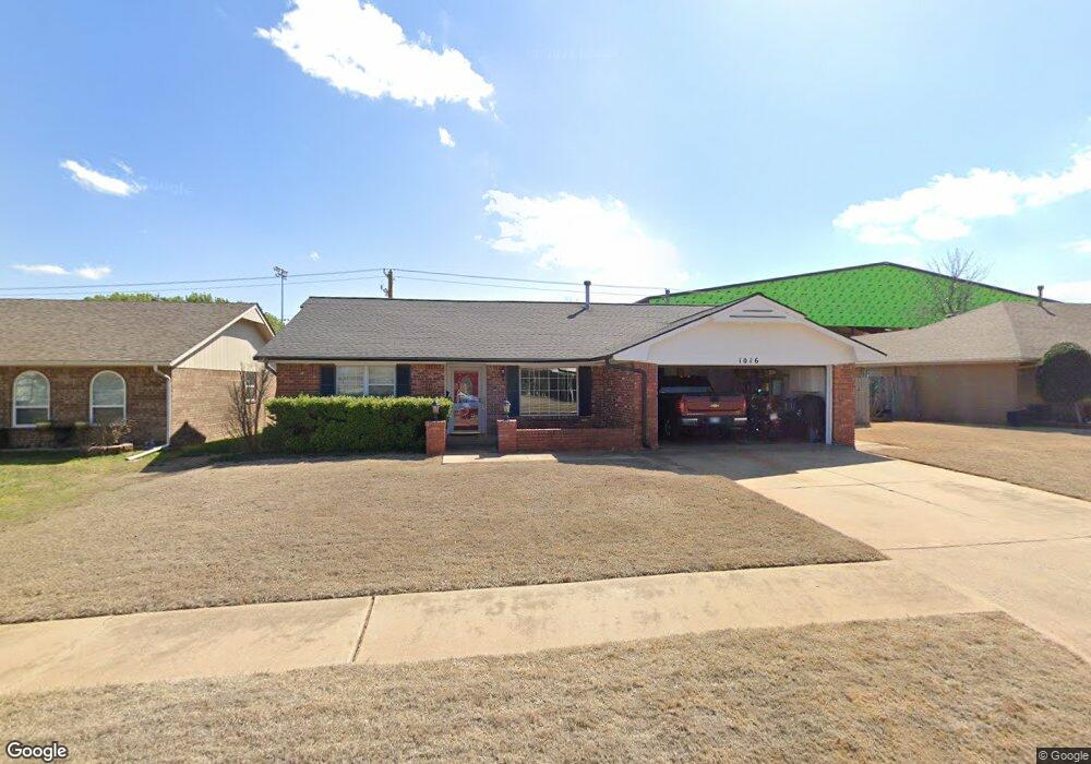 1016 NE 4th St, Moore, OK 73160 - photo 1