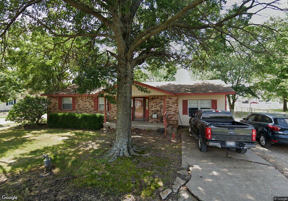 215 E Orr St, Chouteau, OK 74337 - photo 1