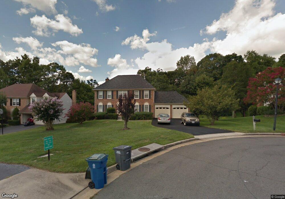 7814 Windy Point Ct, Springfield, VA 22153 - photo 1