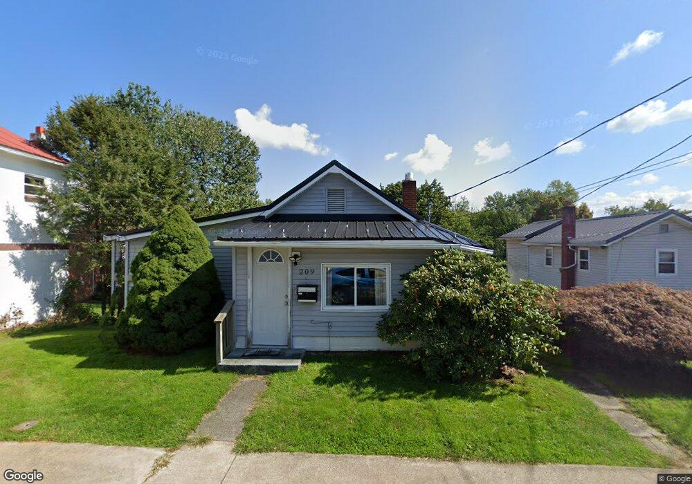 209 S Strawberry Aly, Selinsgrove, PA 17870 - photo 1