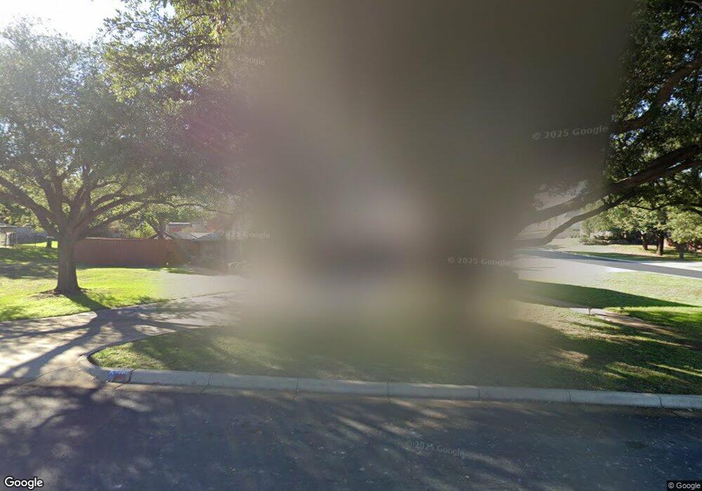 913 Cook Dr, Grand Prairie, TX 75050 - photo 1