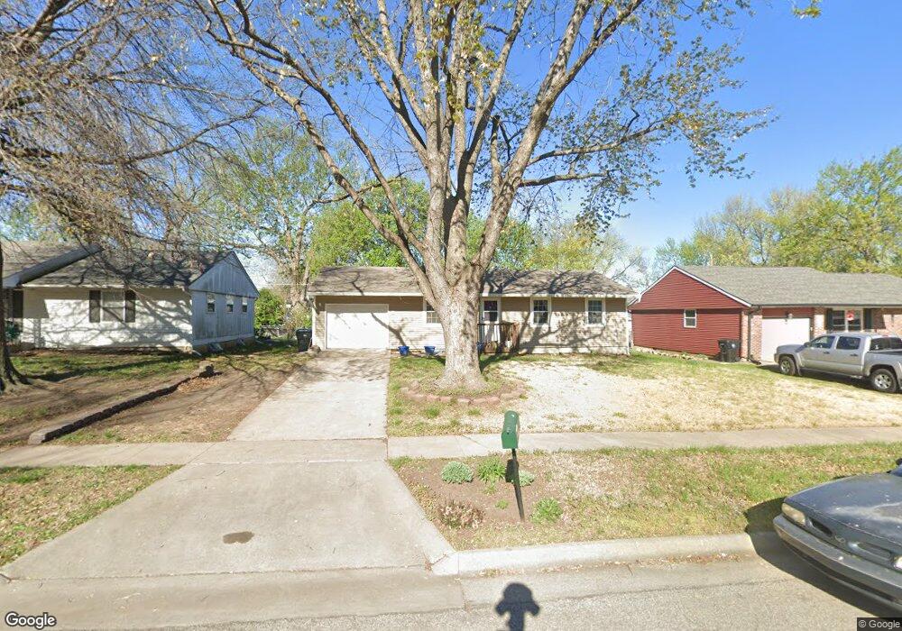 3121 SW Grand Ct, Topeka, KS 66614 - photo 1