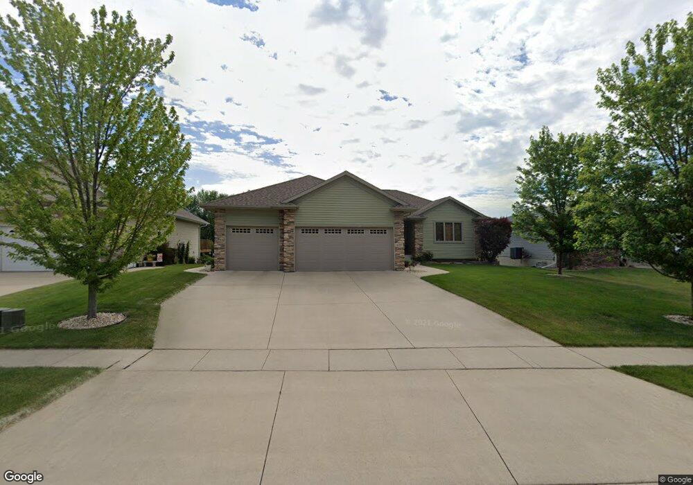 4218 Wedgewood Dr, Cedar Falls, IA 50613 - photo 1