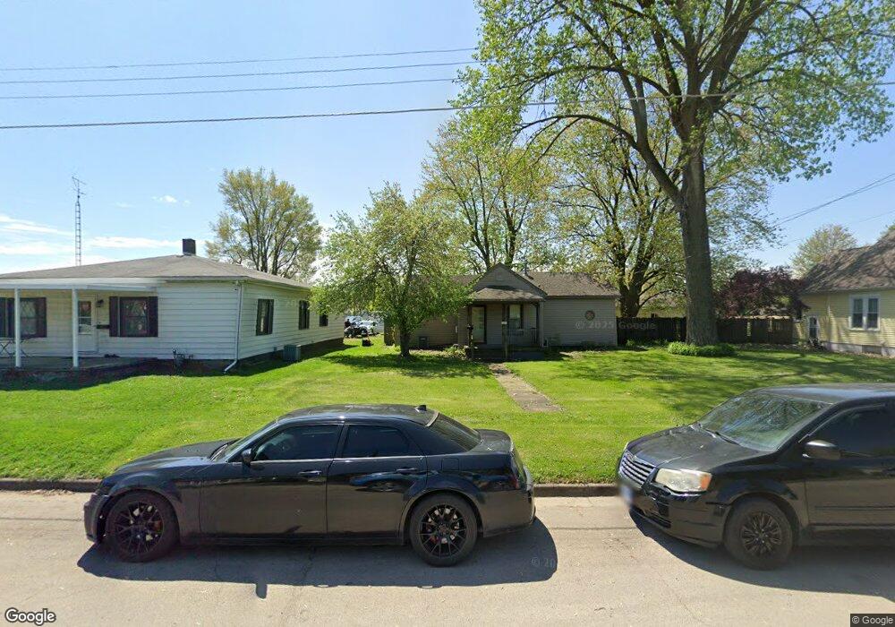 1527 Delavan St, Lincoln, IL 62656 - photo 1