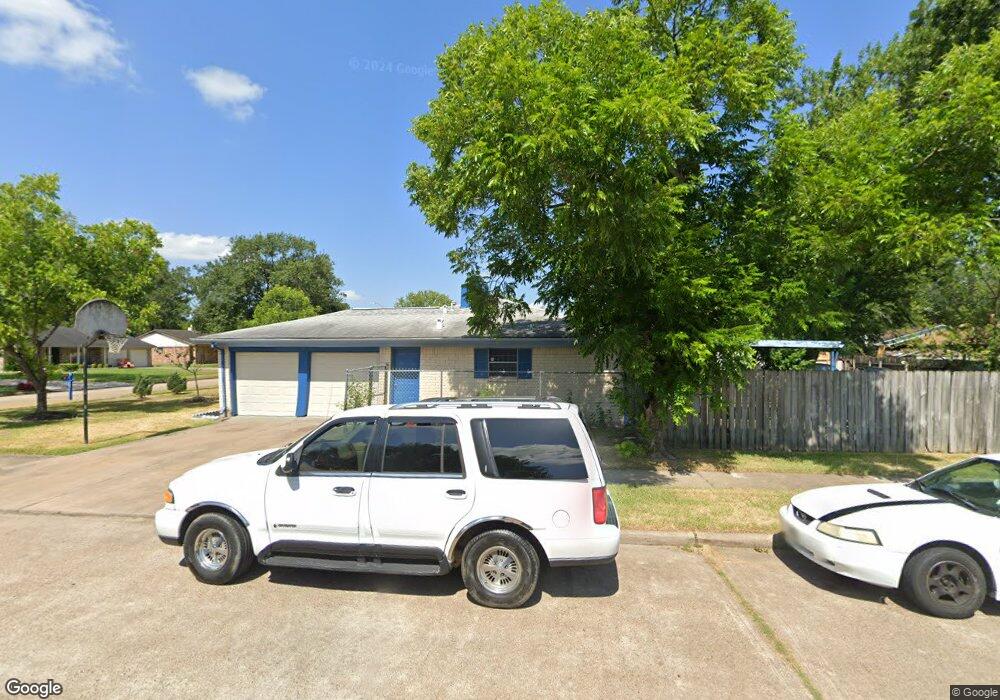 1002 W Bertrand St, Houston, TX 77088 - photo 1